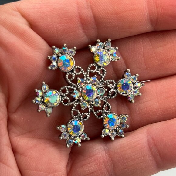 Vintage Snowflake Brooch Pin Art With Aurora Borealis Rhinestones MCM Estate - Picture 1 of 7